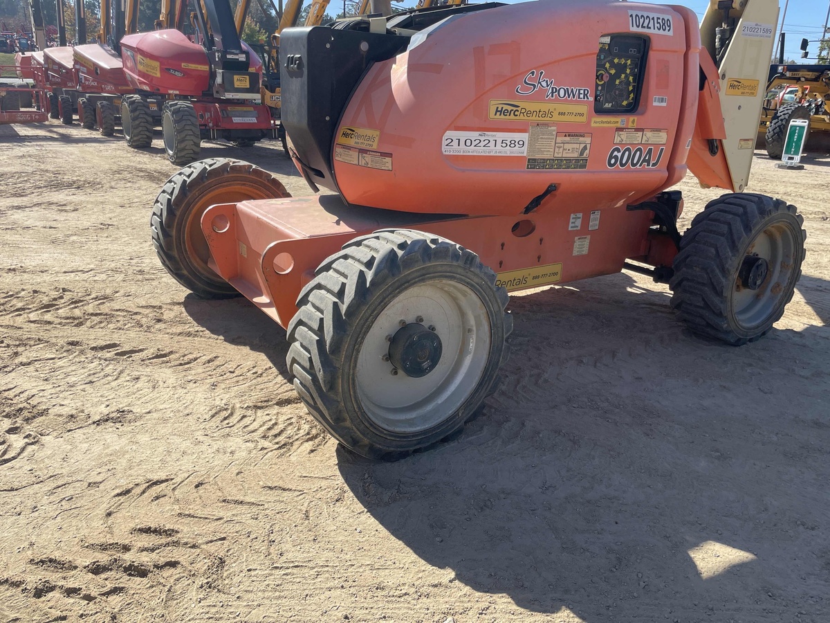 2017 JLG 600AJ-12