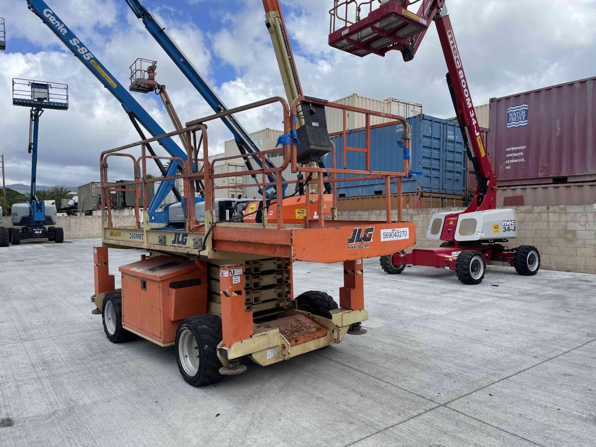 2017 JLG 260MRT