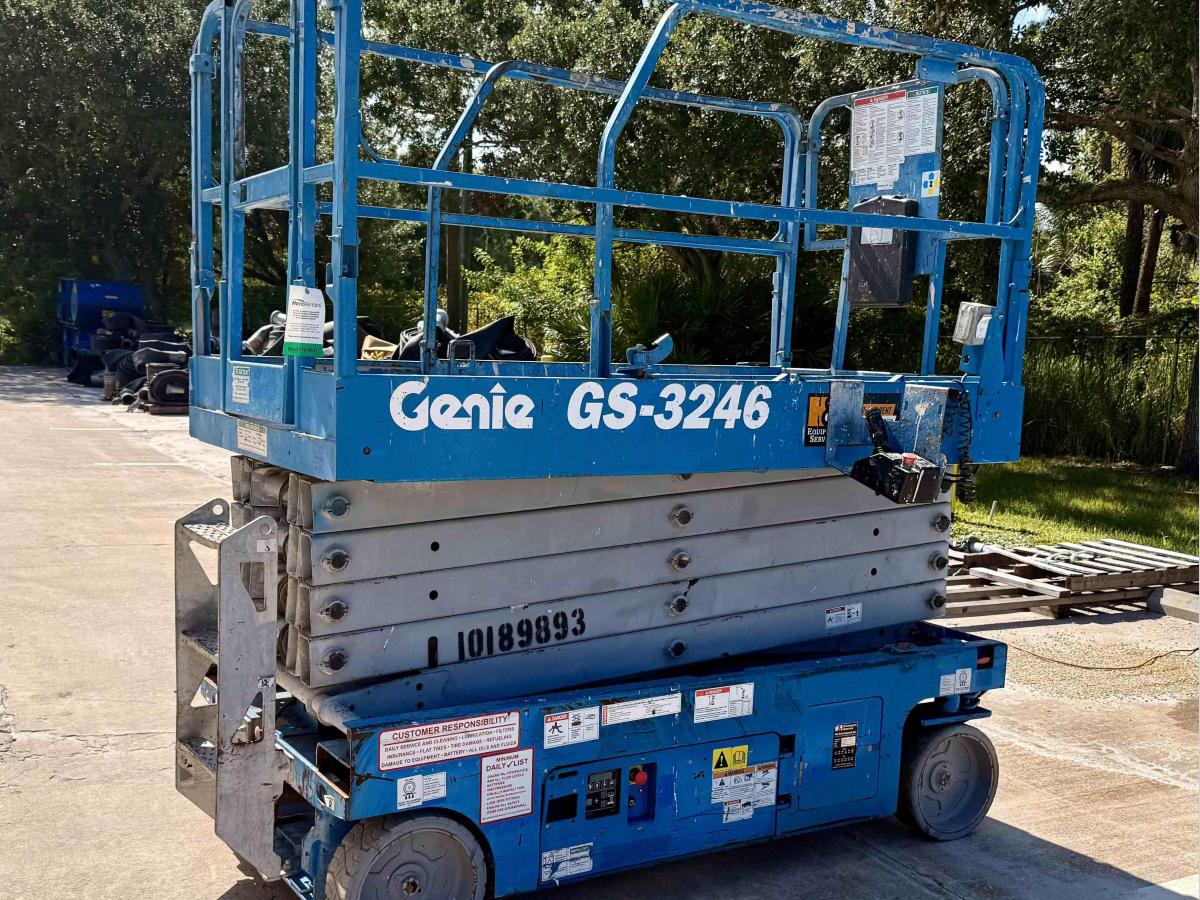 2016 Genie GS-3246