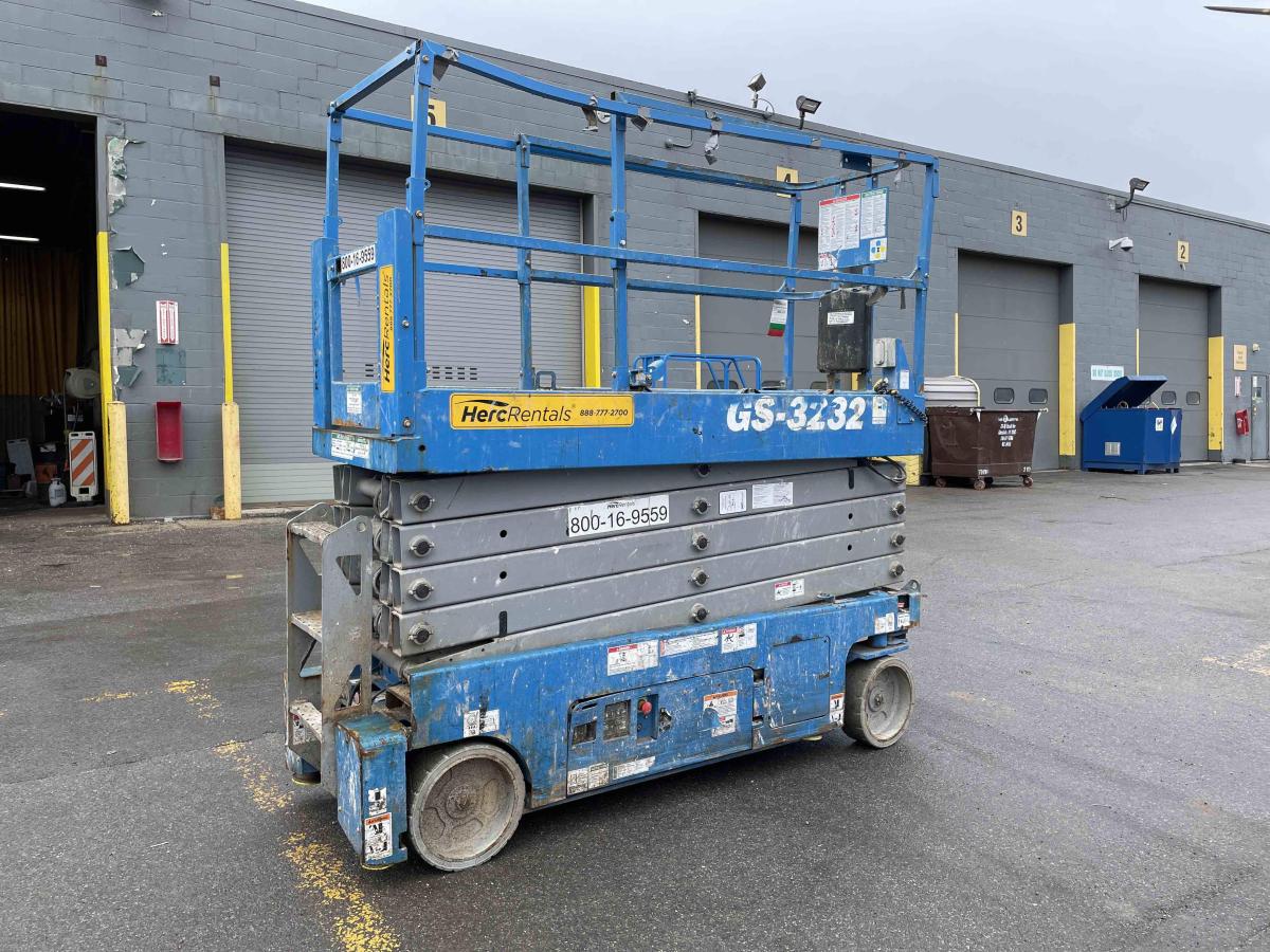 2017 Genie GS-3232