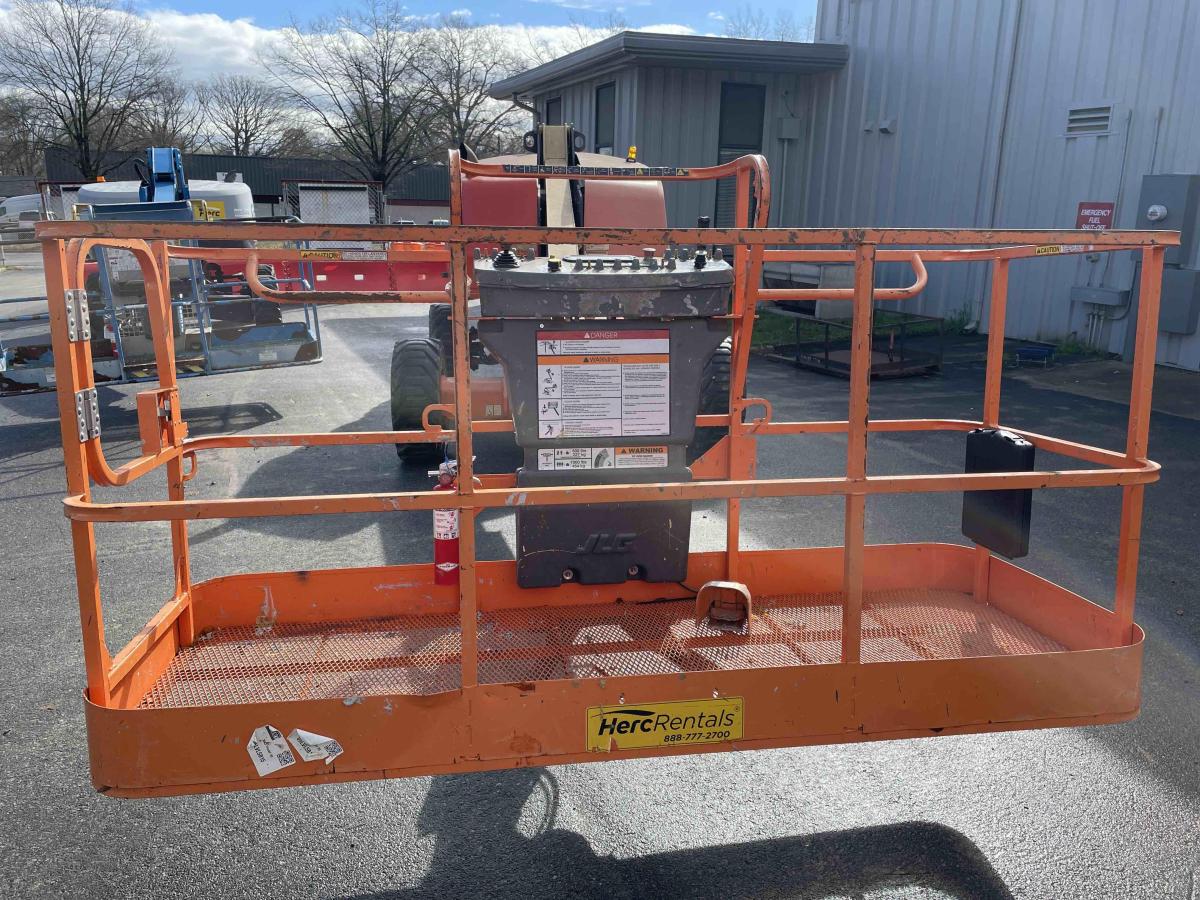 2016 JLG 400S