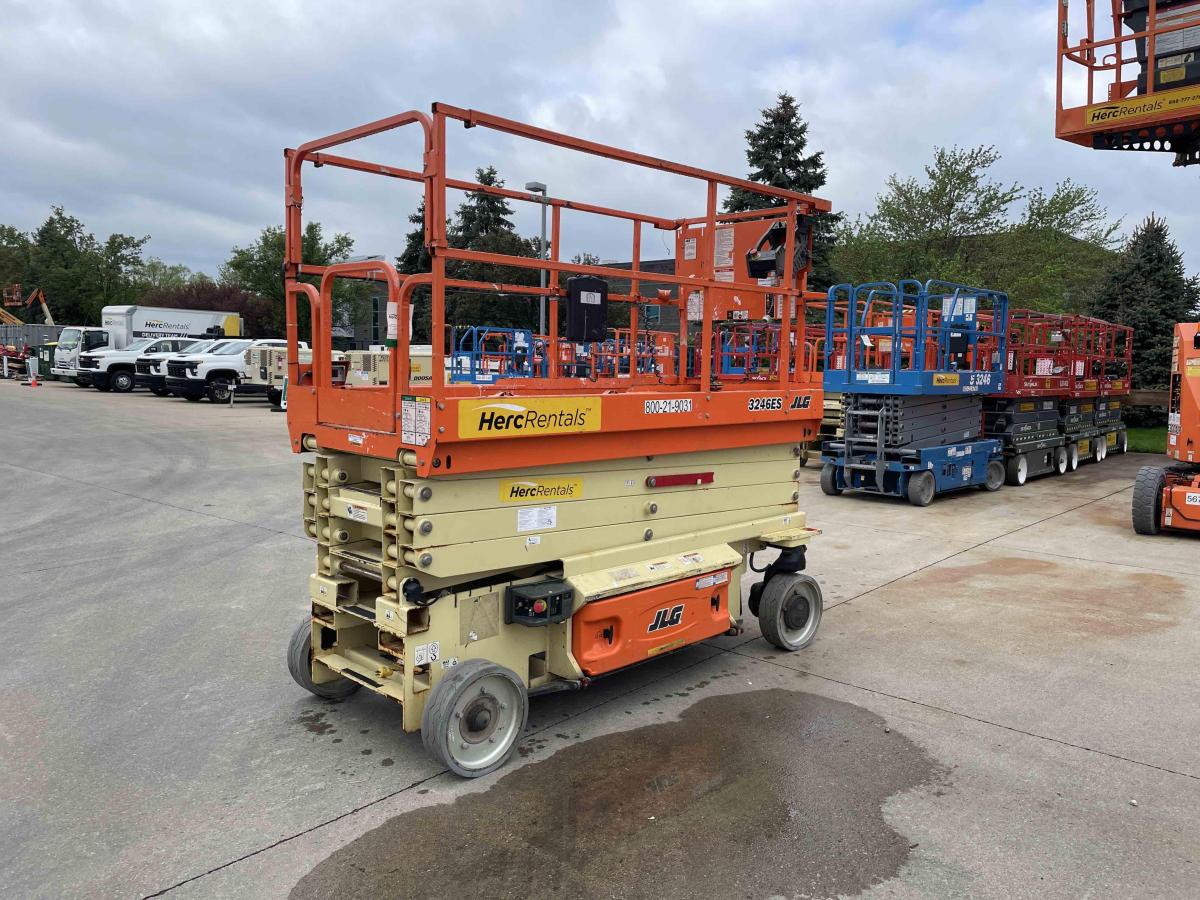 2018 JLG 3246ES