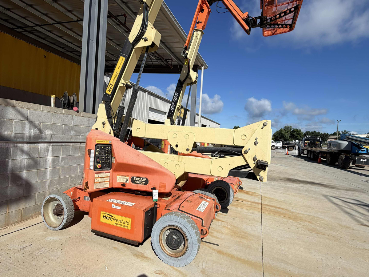 2017 JLG E400AJPN