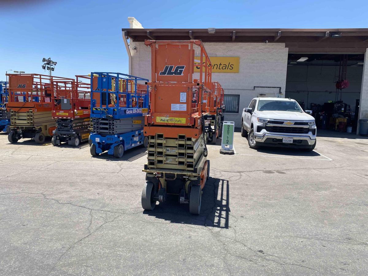 2017 JLG 2632ES