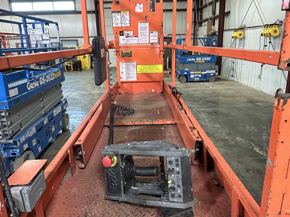 2017 JLG 2632ES