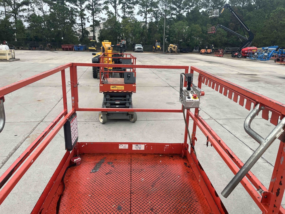 2016 Skyjack SJ-6832RT-7