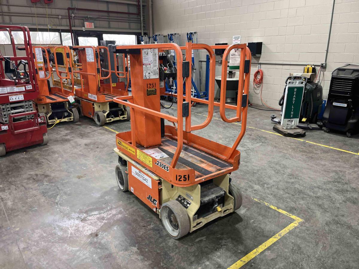 2017 JLG 1230ES