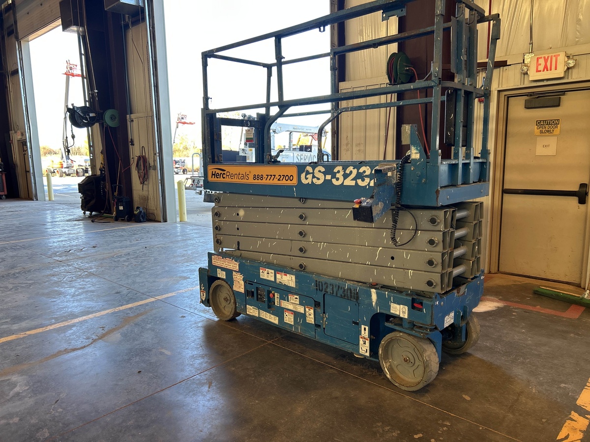 2018 Genie GS-3232