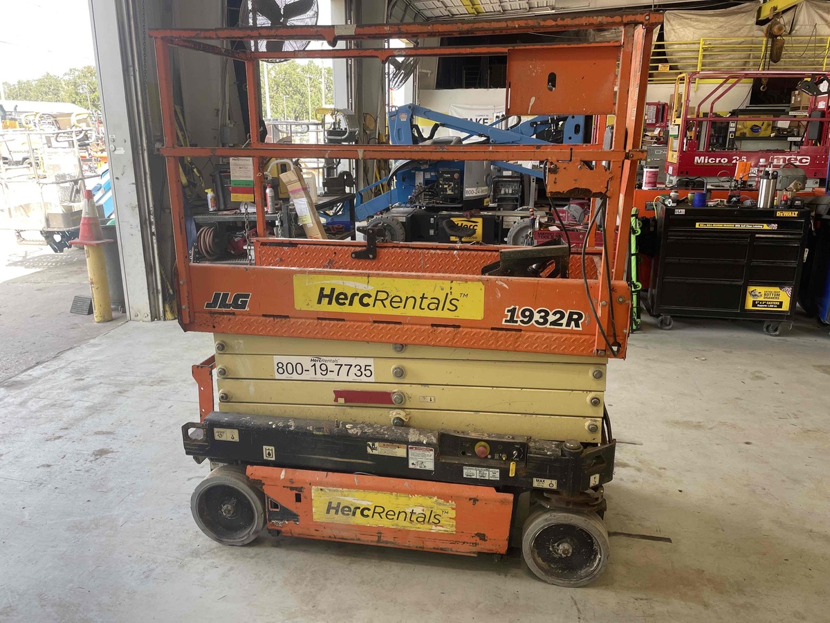 2018 JLG 1932R