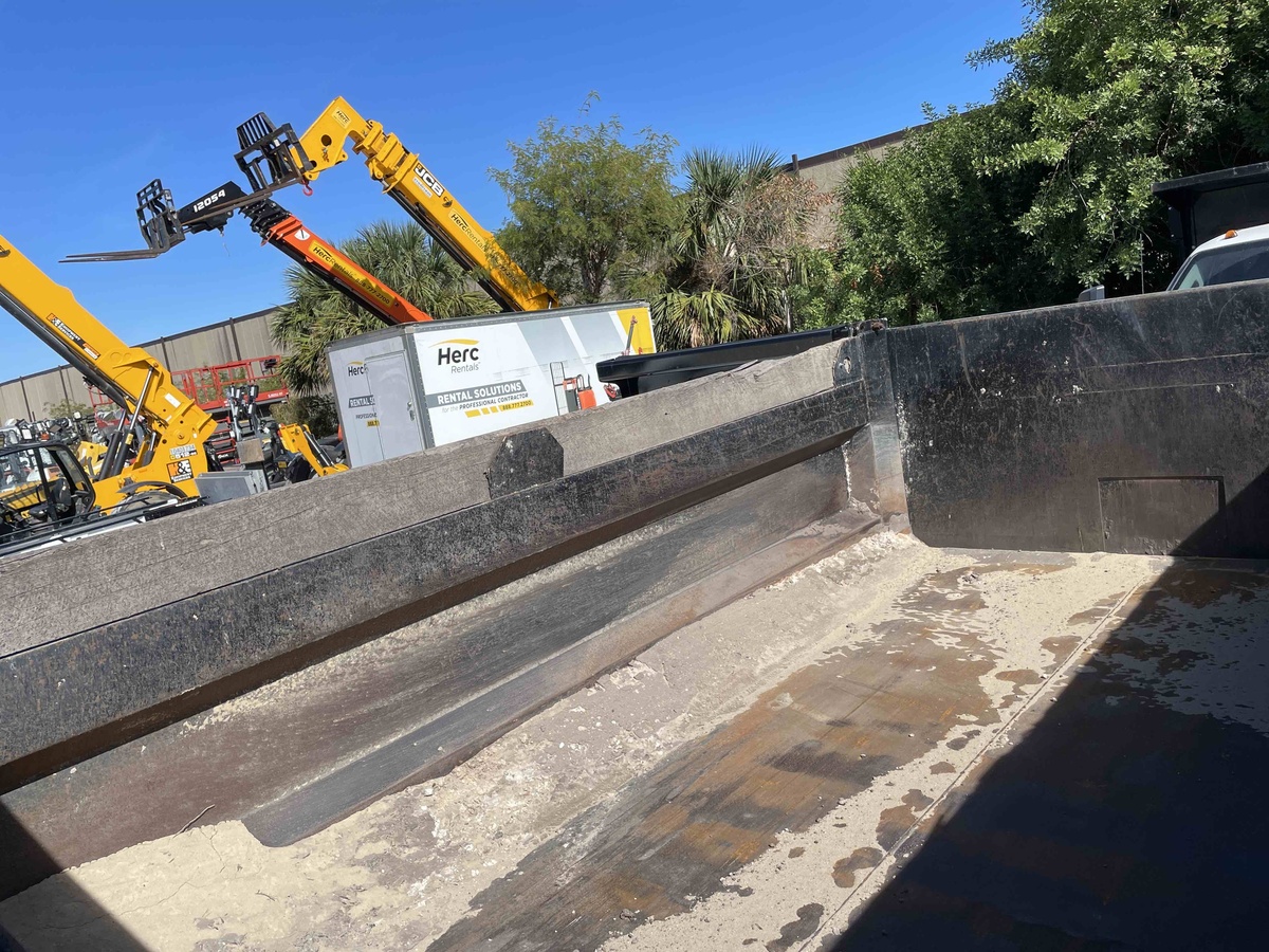 2016 Freightliner M2106-5