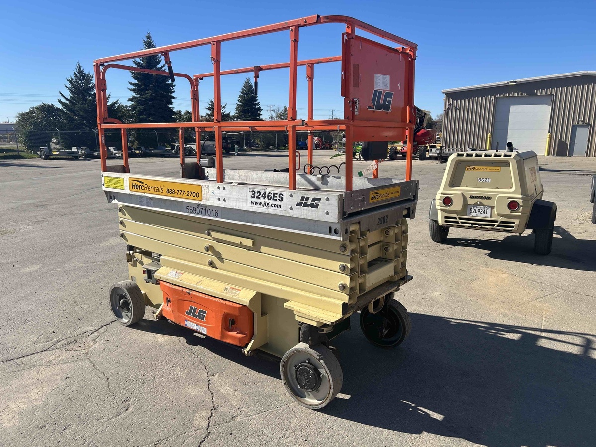 2014 JLG 3246ES-4