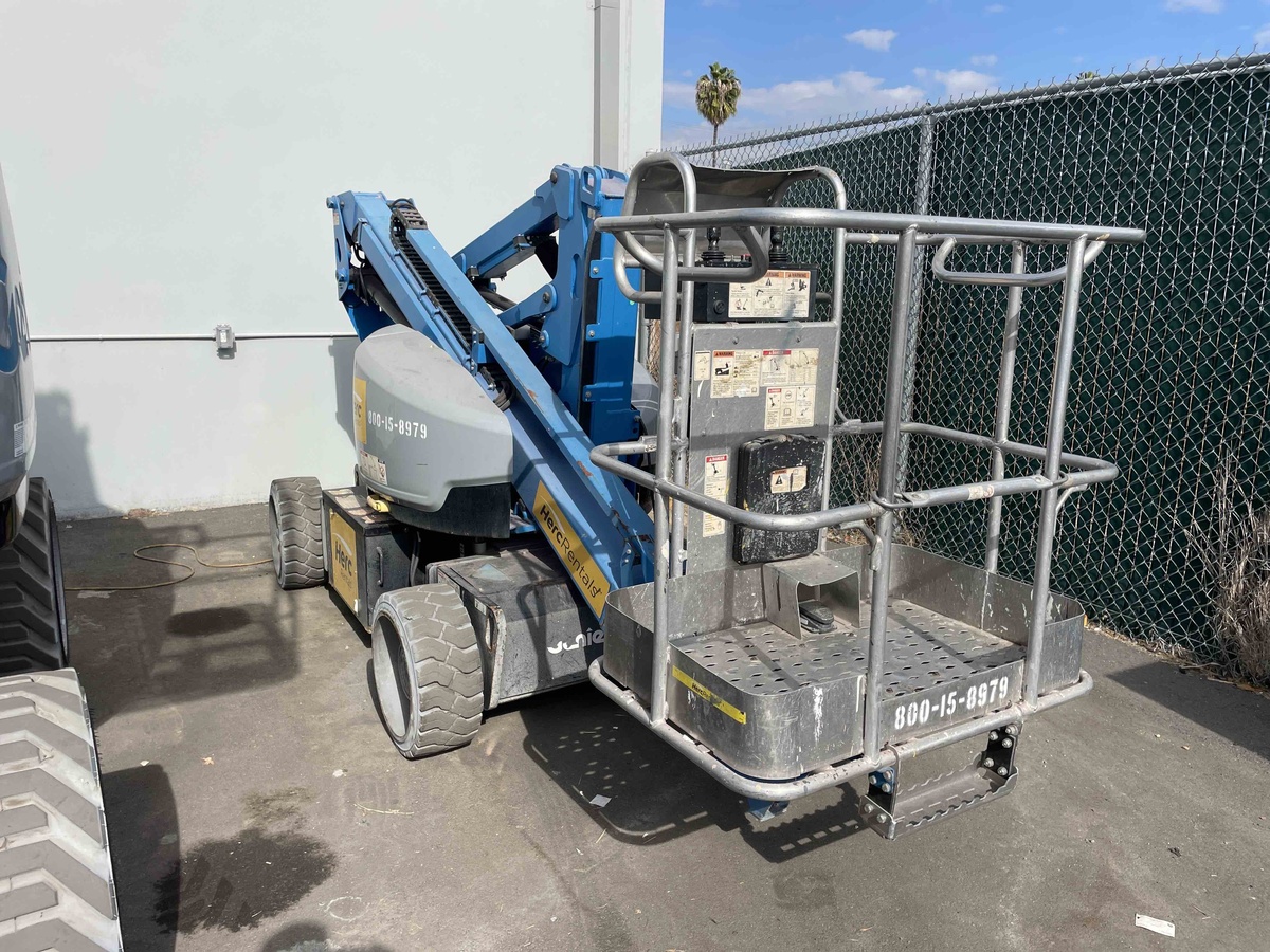 2017 Genie Z-33/18