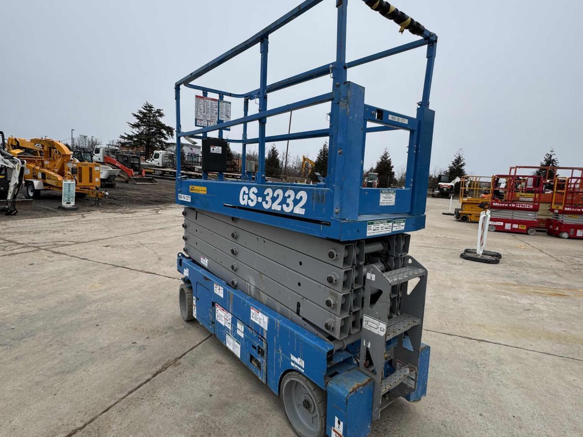 2017 Genie GS-3232-5