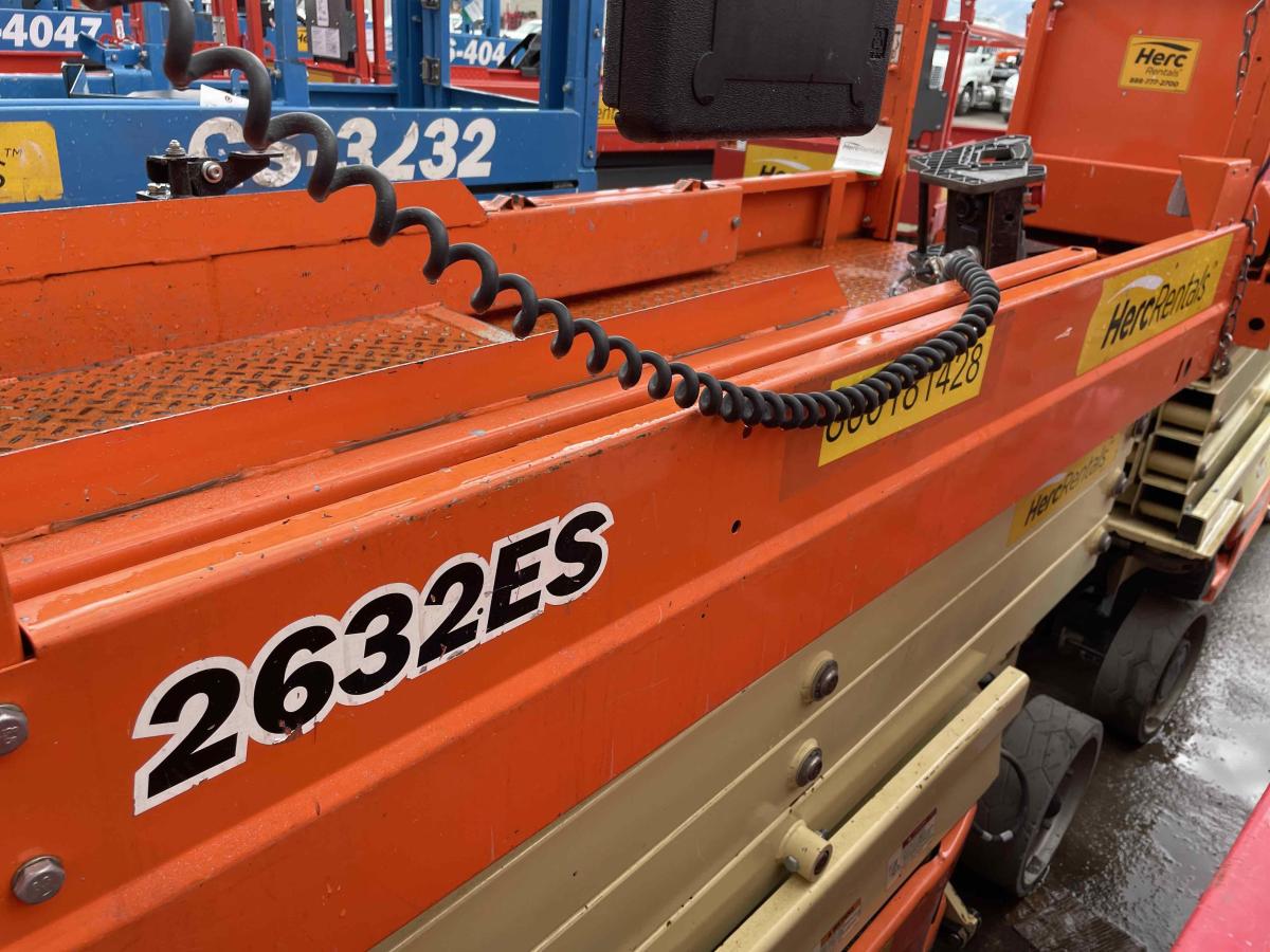 2017 JLG 2632ES