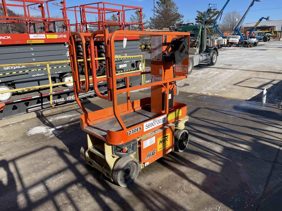 2015 JLG 1230ES