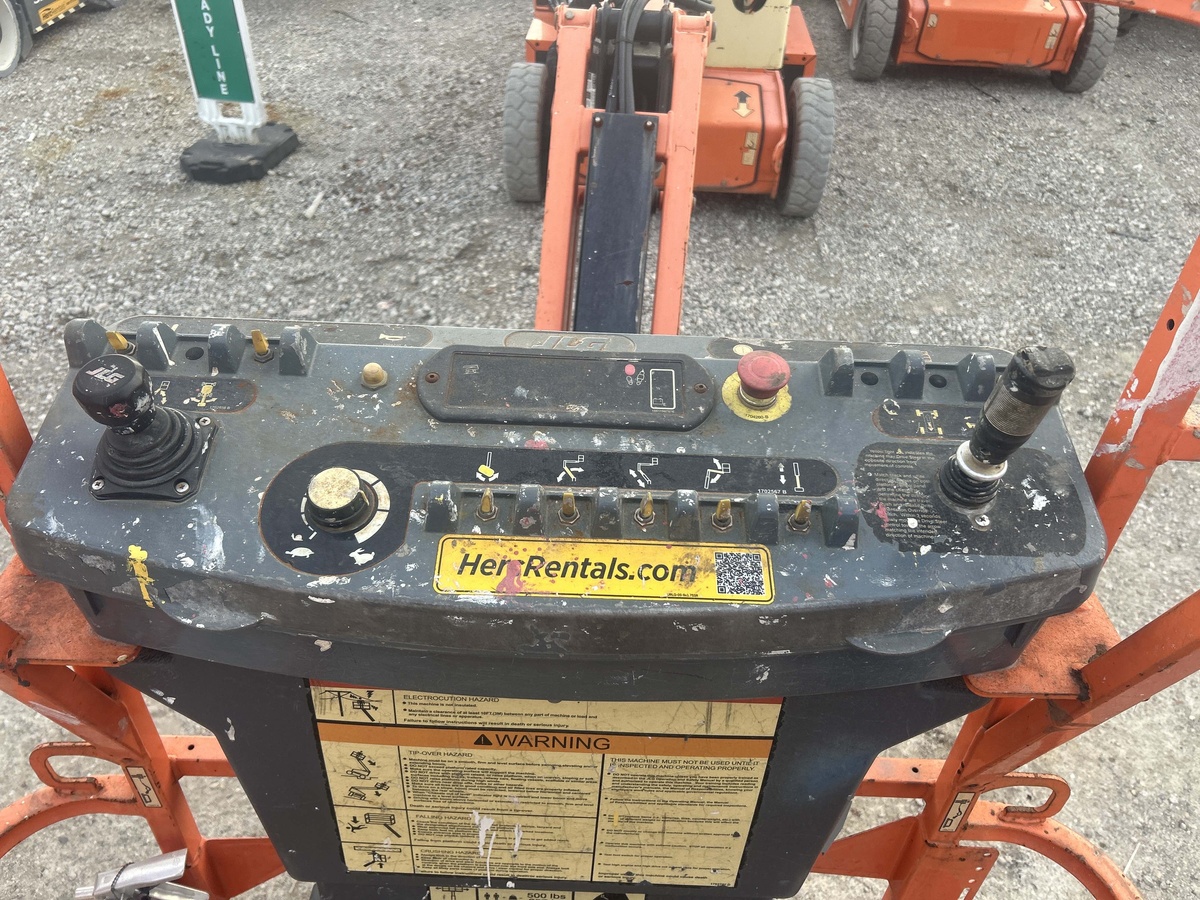 2015 JLG E400AJPN-9