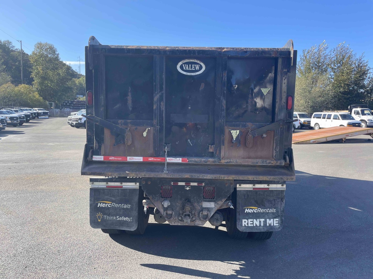 2018 Freightliner M2106-11