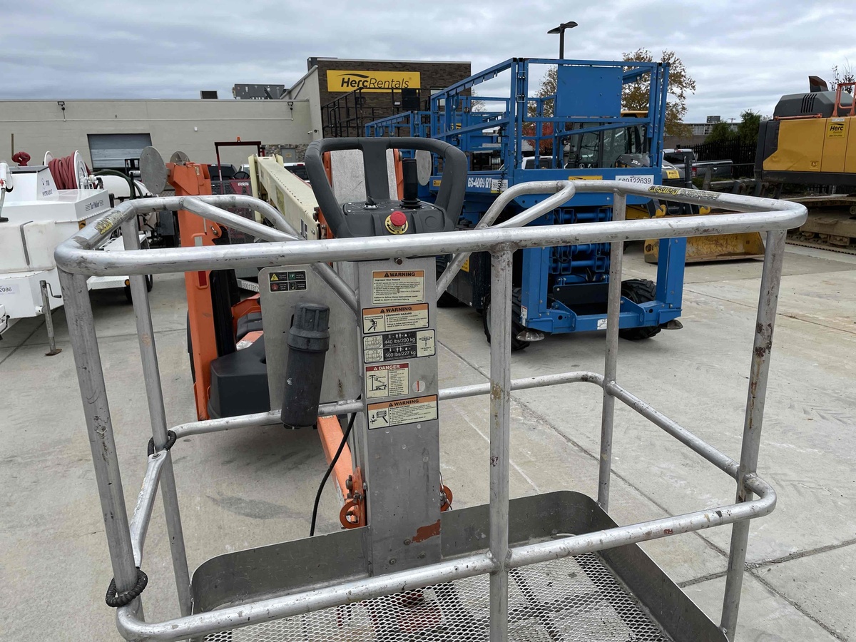 2017 JLG T500J-5