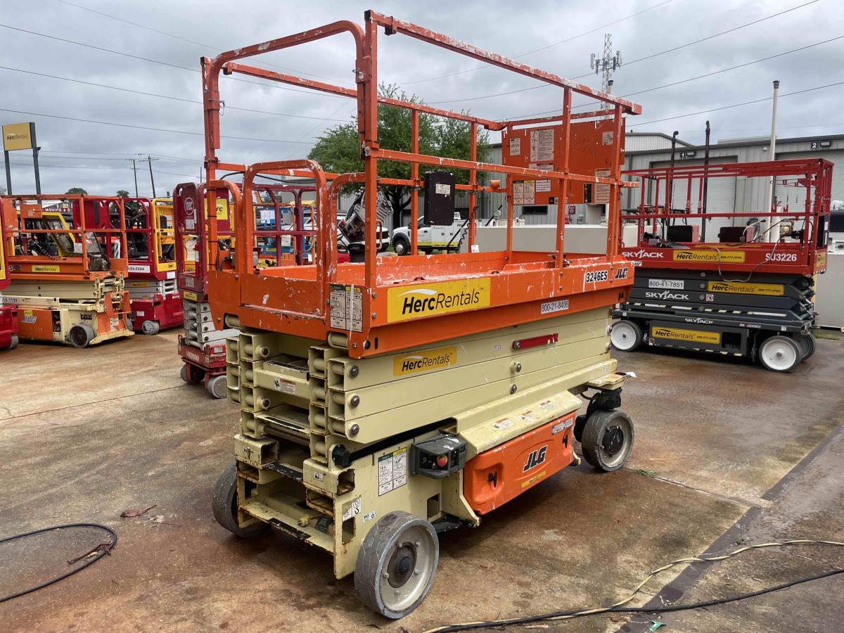 2018 JLG 3246ES