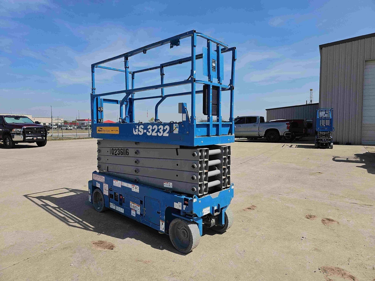 2018 Genie GS-3232