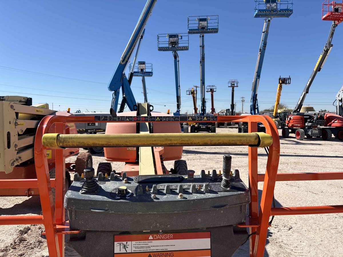 2017 JLG 400S-4