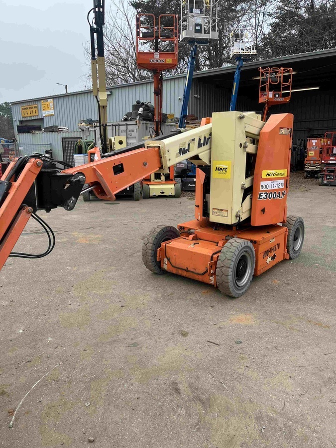 2016 JLG E300AJP