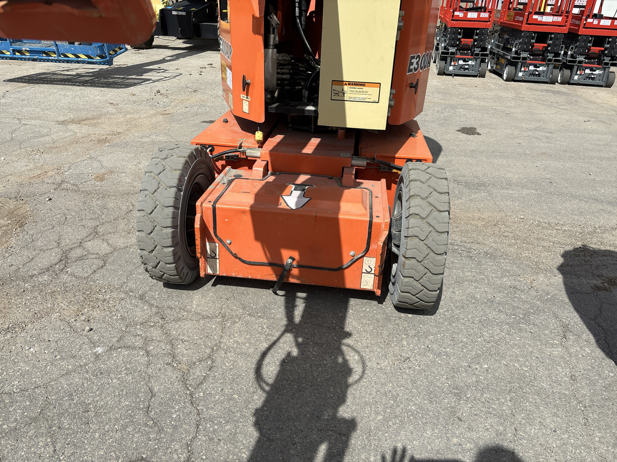 2017 JLG E300AJP-9