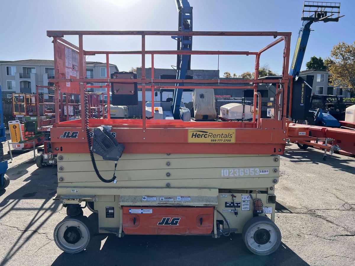 2018 JLG 3246ES-8