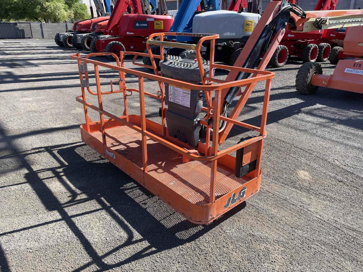 2017 JLG 460SJ-4