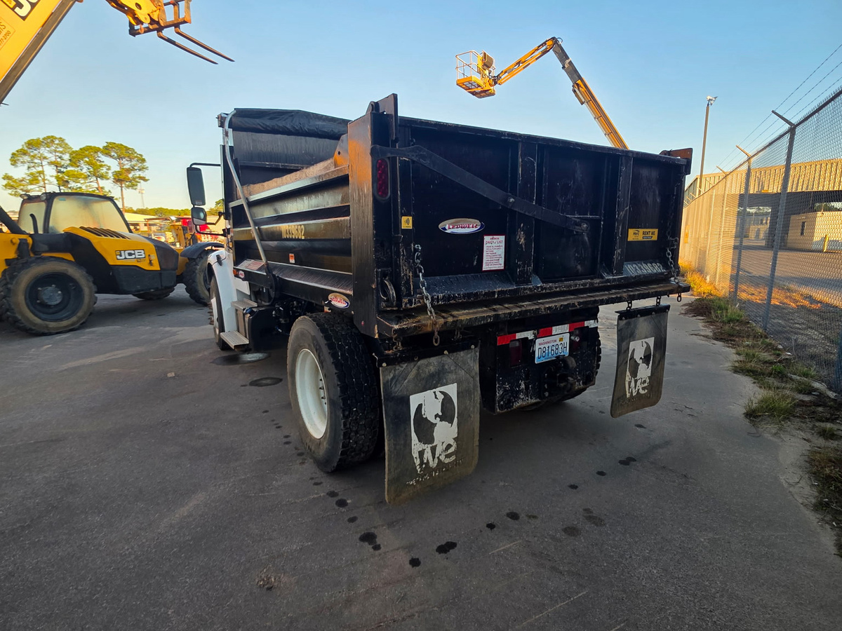 2021 Freightliner M2106-3