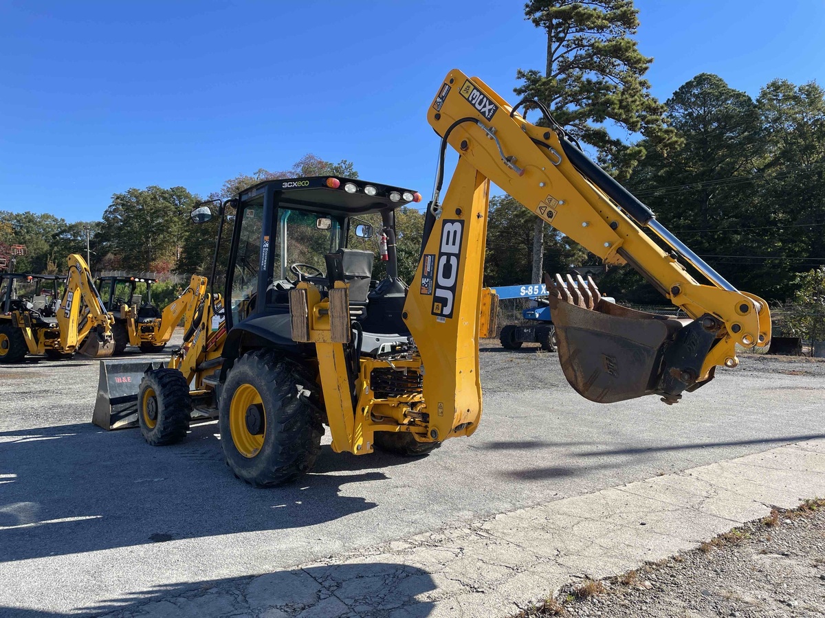 2023 JCB 3CX-4