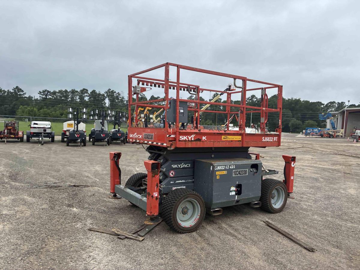 2018 Skyjack SJ-6832RT-4