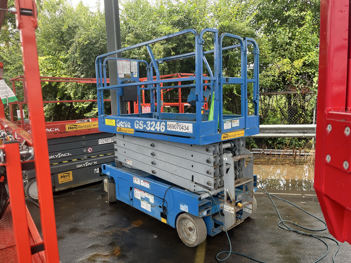 2013 Genie GS-3246-2