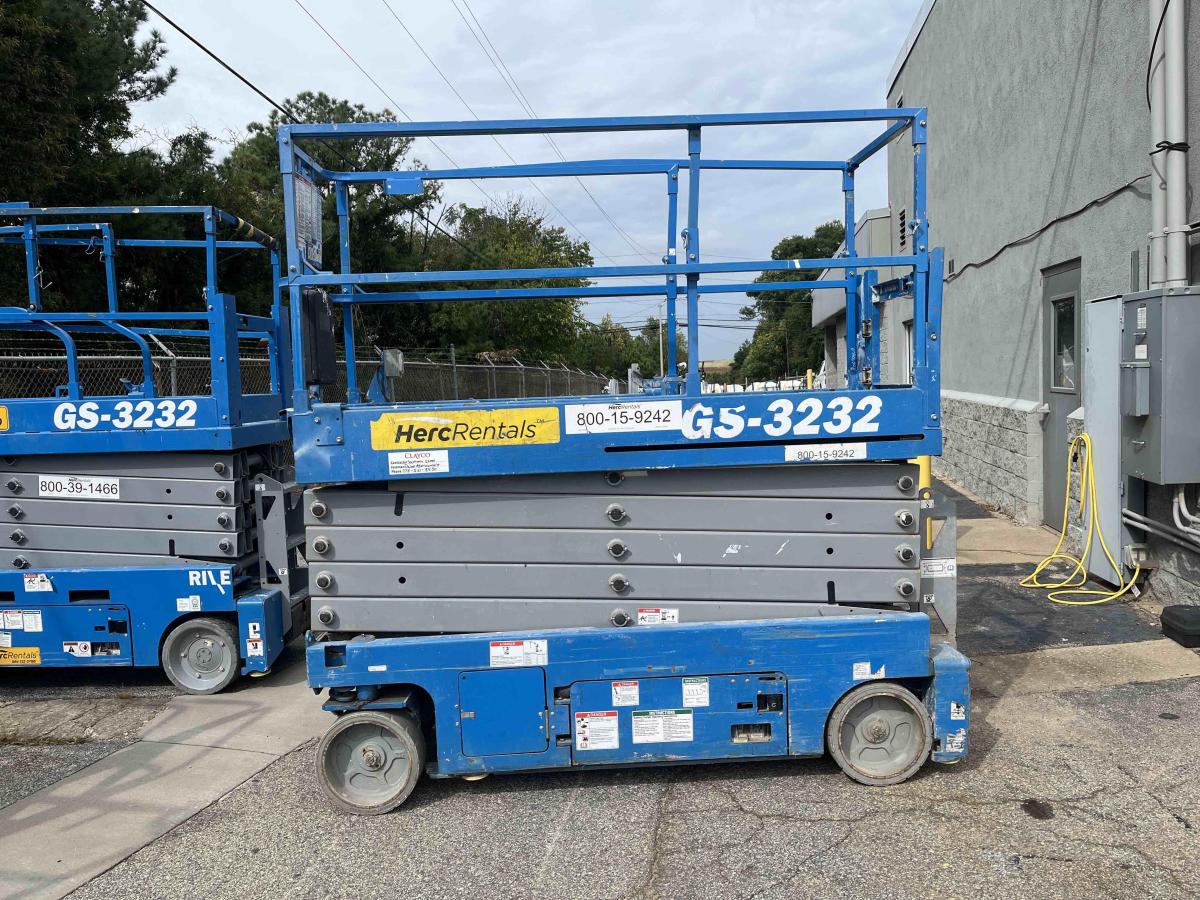 2017 Genie GS-3232