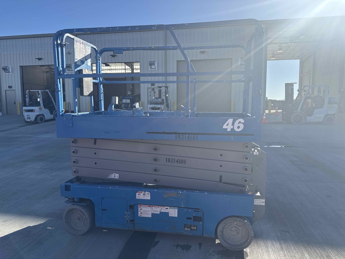 2017 Genie GS-3246-4