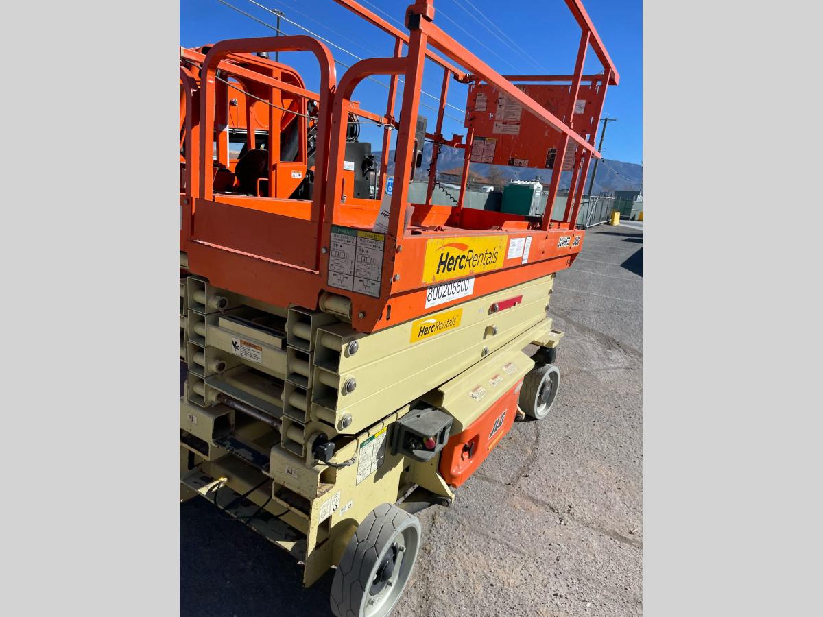 2018 JLG 3246ES