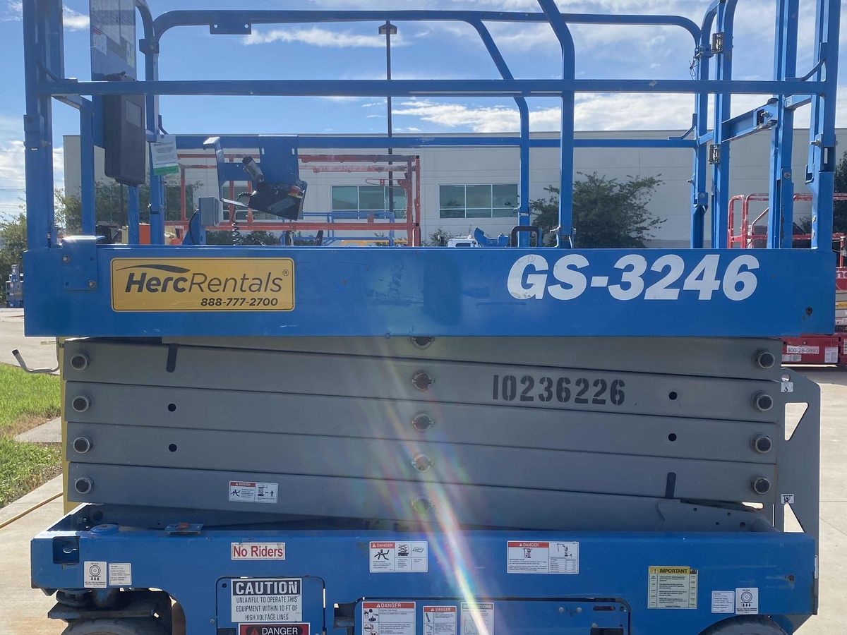 2018 Genie GS-3246-3
