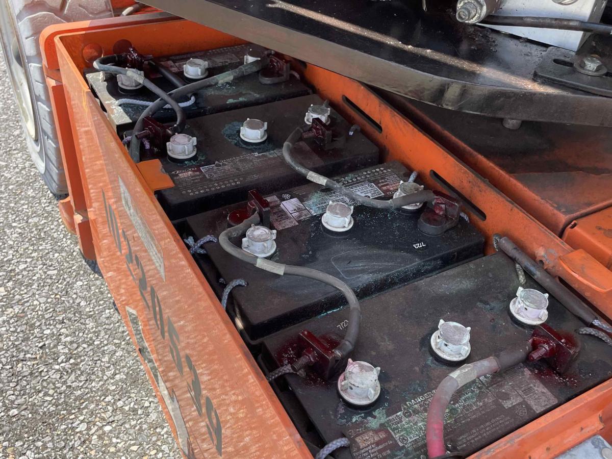 2017 JLG E300AJP-5