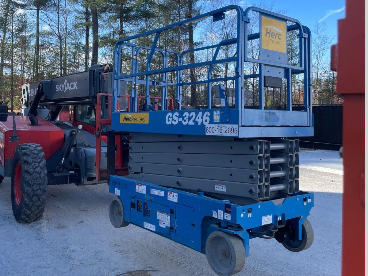2017 Genie GS-3246