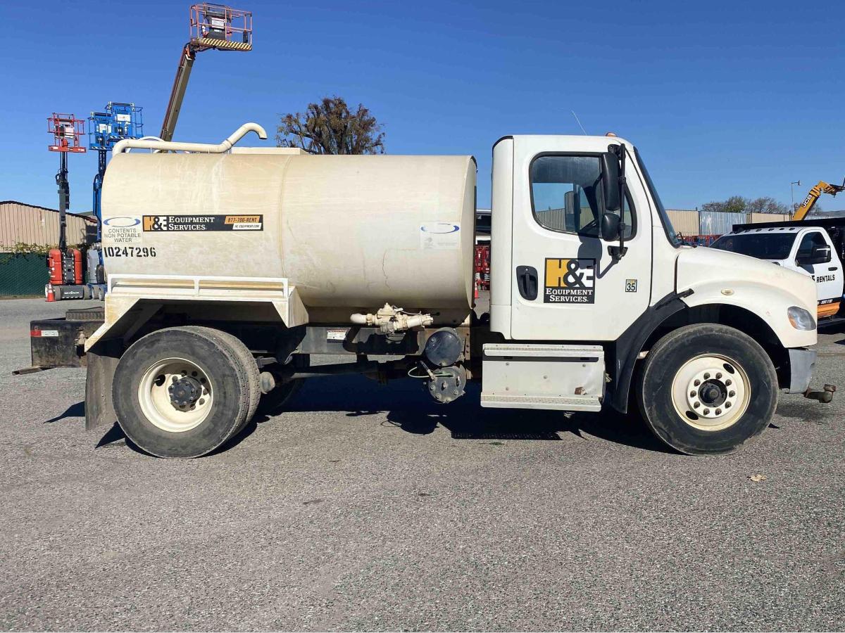 2019 Freightliner M2106