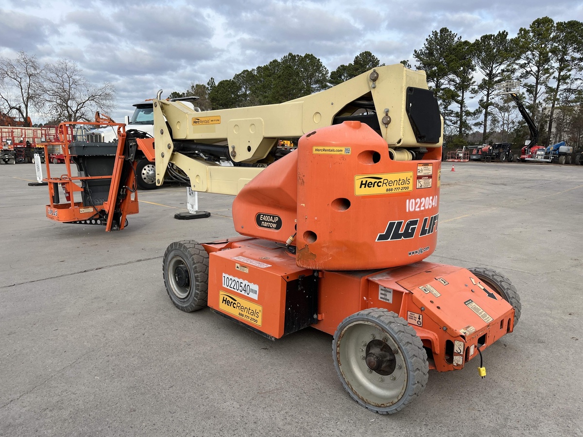 2017 JLG E400AJPN-6