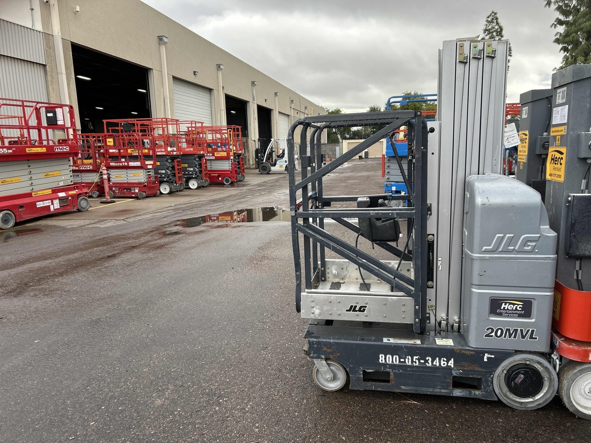 2015 JLG 20MVL