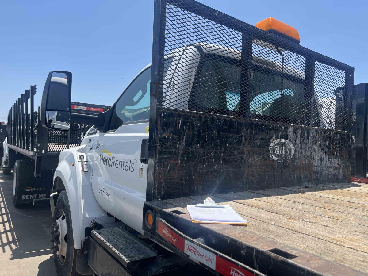 2017 Ford F750-2