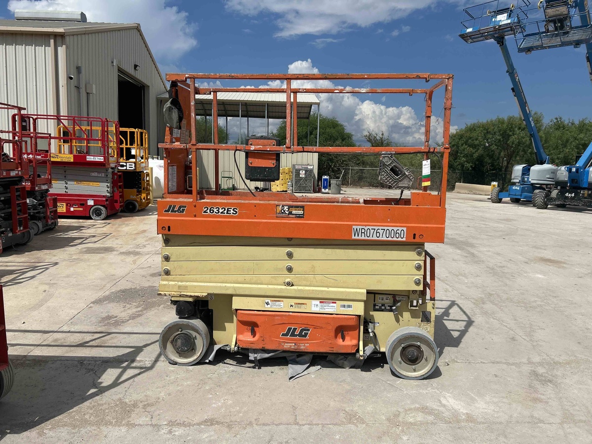 2017 JLG 2632ES-5
