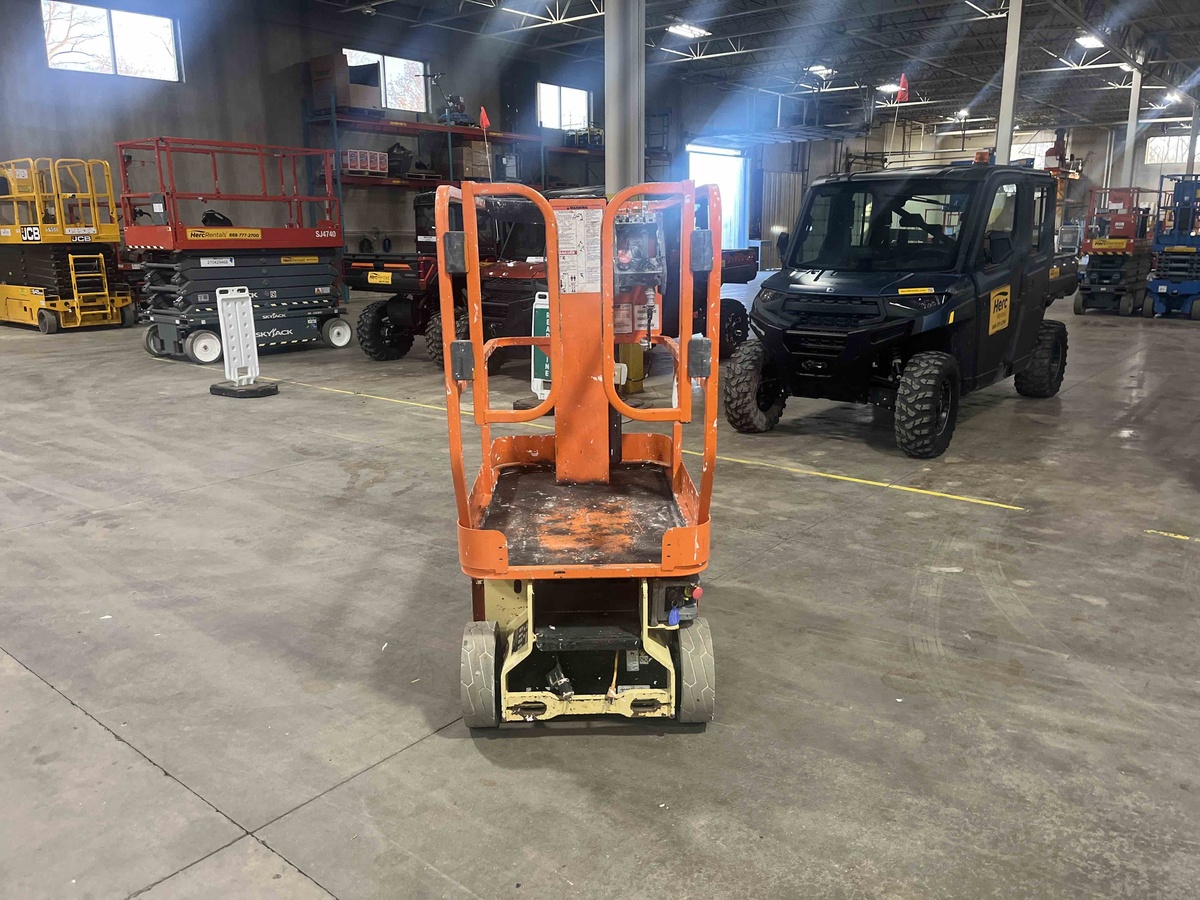 2015 JLG 1230ES-4