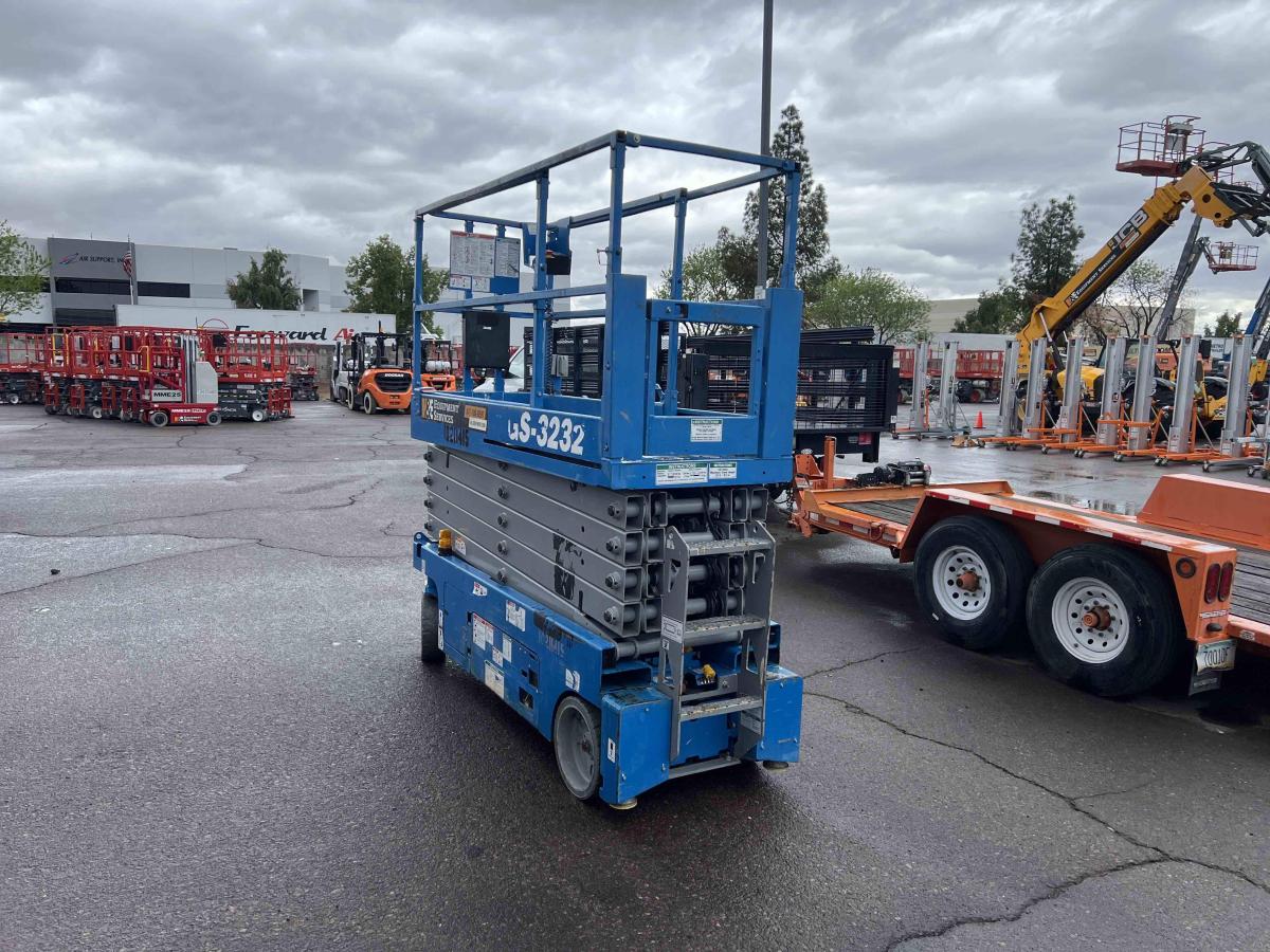 2017 Genie GS-3232