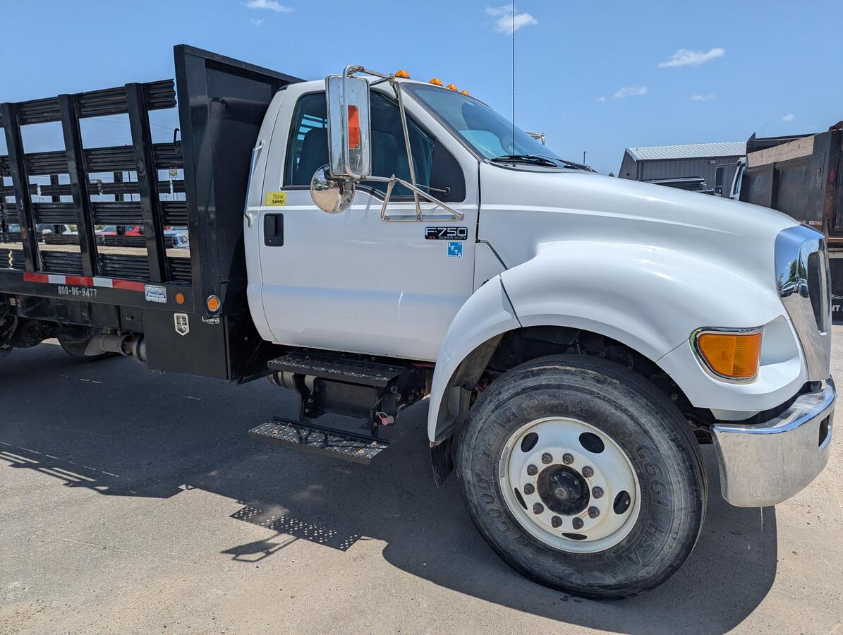2015 Ford F750-1