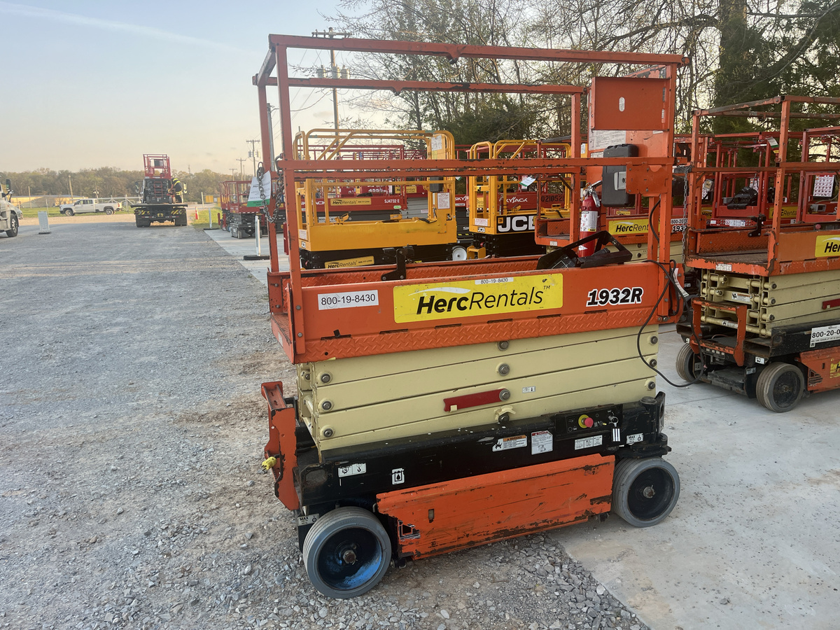 2018 JLG 1932R