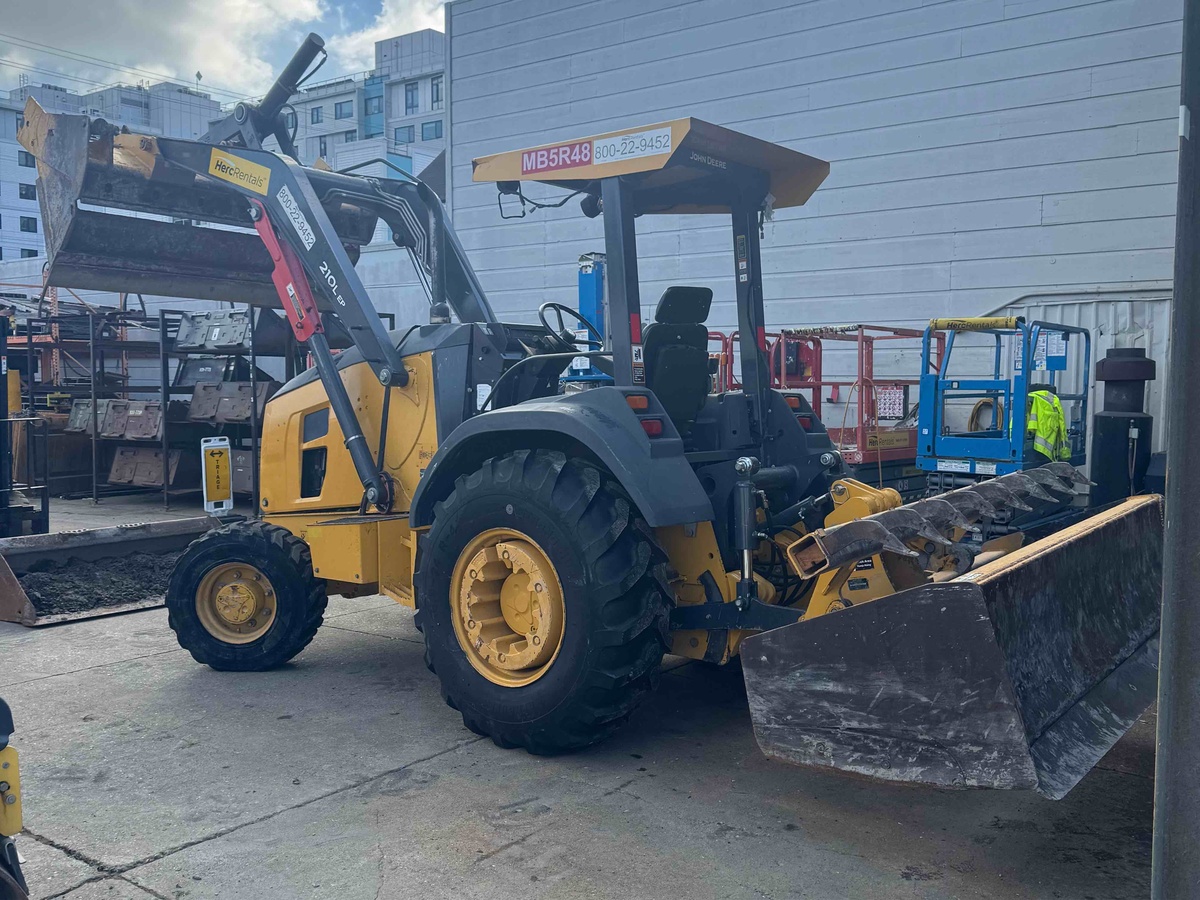 2018 John Deere 210LEP-4