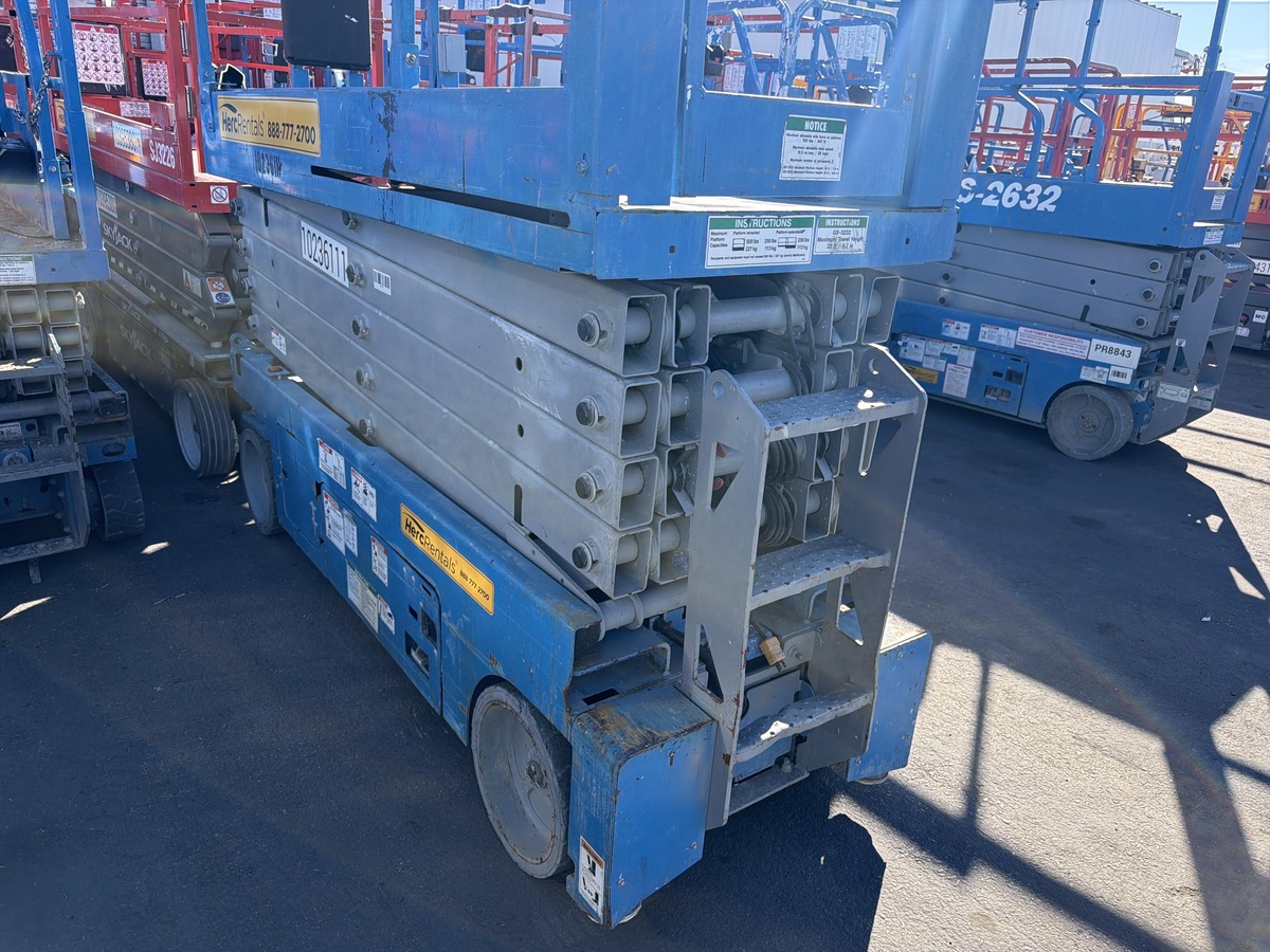 2017 Genie GS-3232